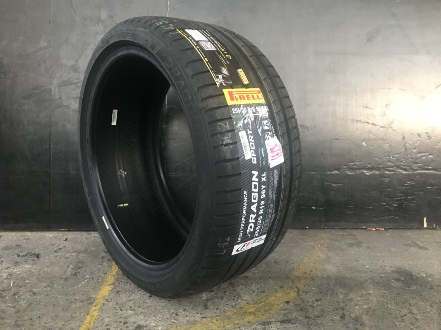 PIRELLI DRAGONSPORT 255/35-19 ราคาส่ง