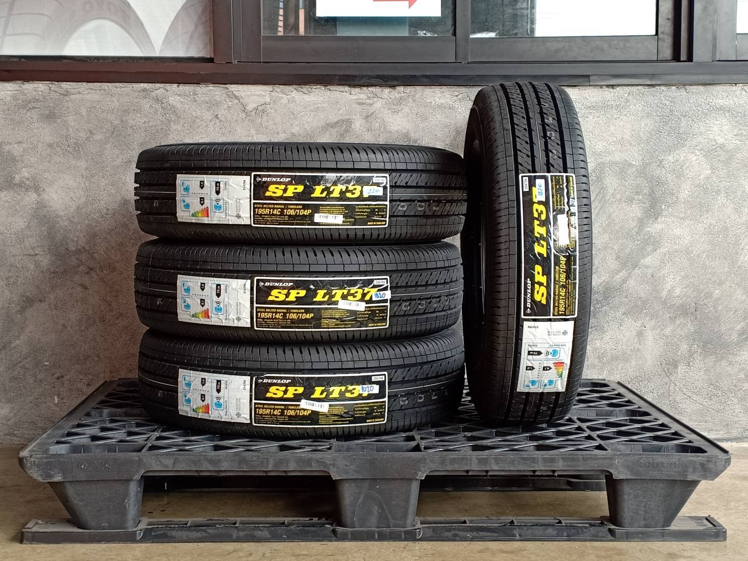 DUNLOP SP LT37 195R14C 106/104P THAILAND
