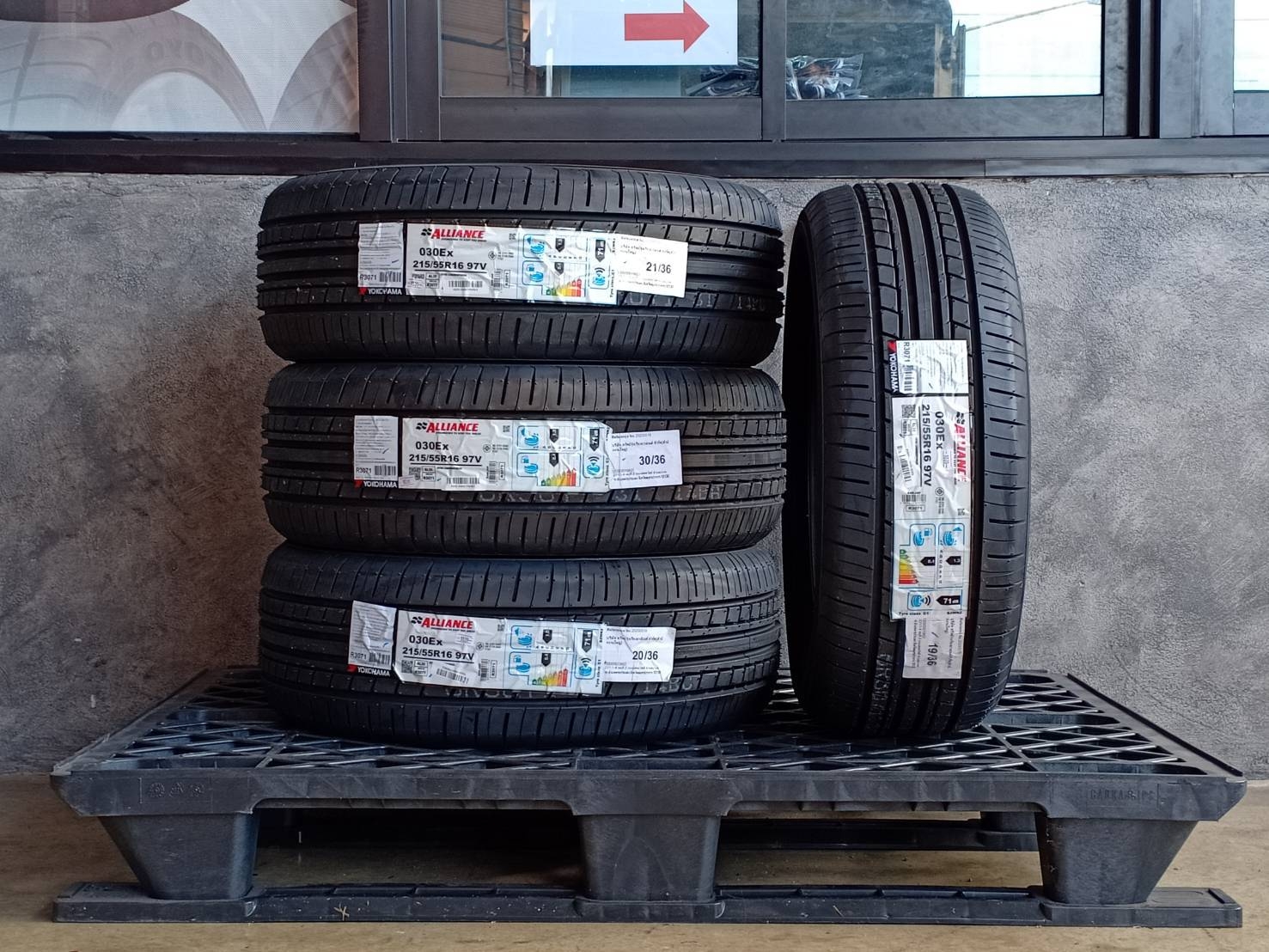 YOKOHAMA 215/55R16 ALLIANCE 030EX 97V MADE IN JAPAN