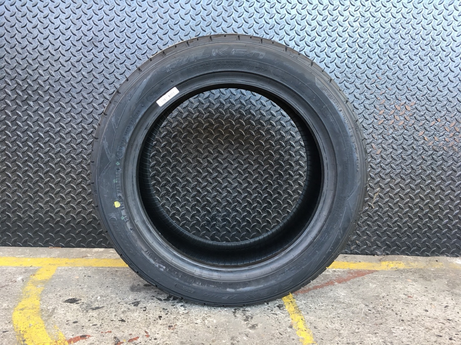 FALKEN ZE914 195-55-16 เส้น 5500 ปี 18 ซื้อ2แถม2 จ่าย 11000 ได้ 4เส้น ปี18