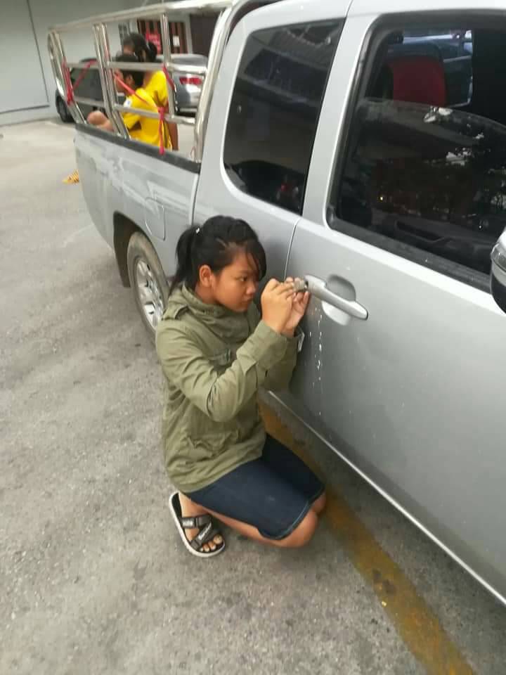 ช่างกุญแจโป่งน้ำร้อน