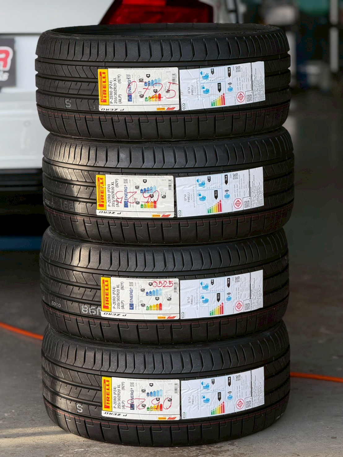 Pirelli p Zero Pz4 ขอบ20 ขนาด 255/30R20 ปี25