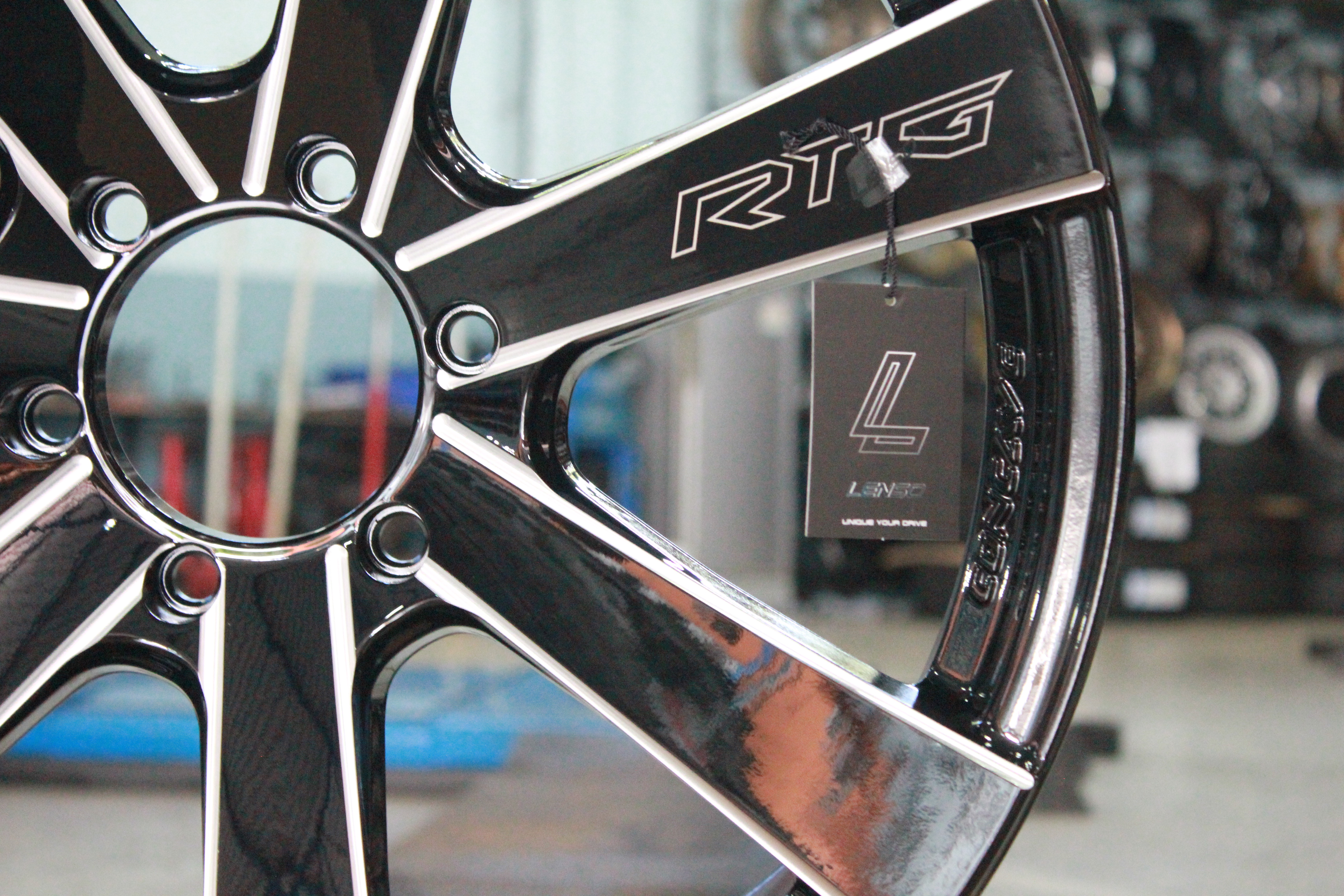 ล้อแท้ LENSO RTG ขอบ18พร้อมยางFALKEN ราคาถูก