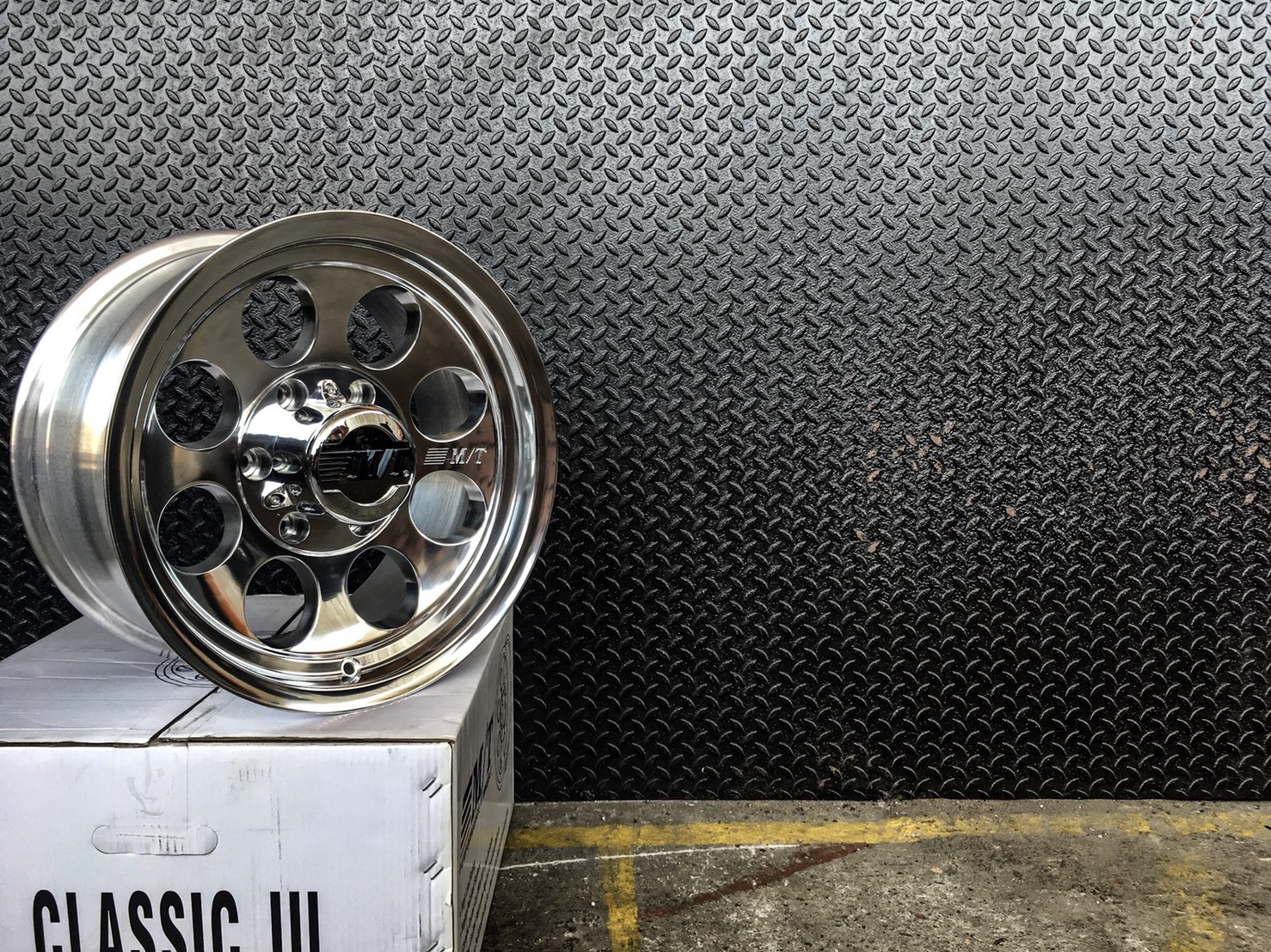ล้อแท้ MICKEY THOMPSON CLASSIC III ขอบ16โครเมี่ยม