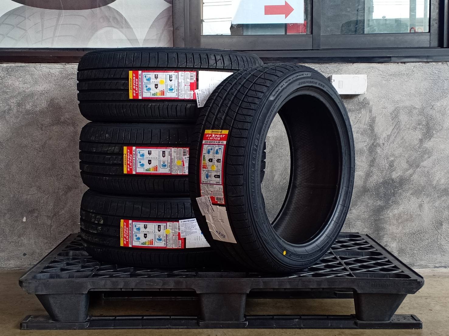 DUNLOP 225/45R18 SP SPORT LM705 95W XL MADE IN JAPAN