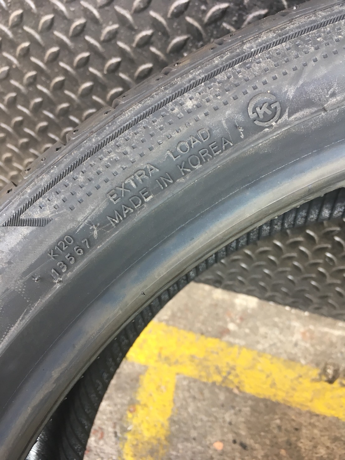 HANKOOK V12 EVO-2 245-35-20 เส้น 5800 ปกติ 7500 ปี17