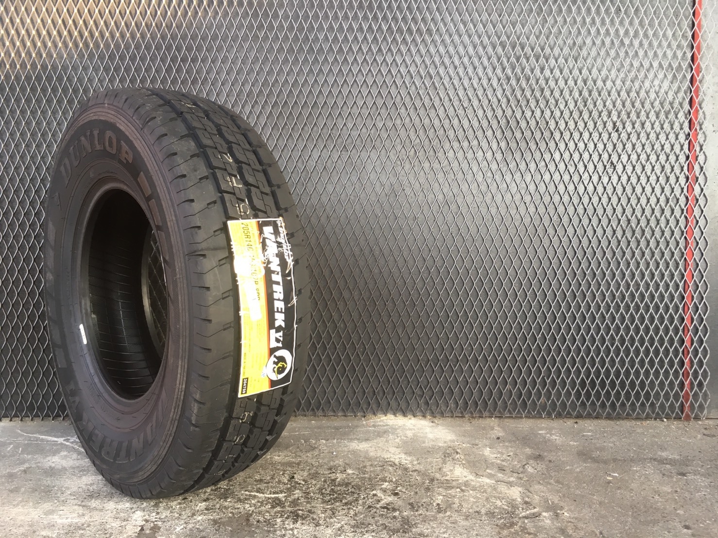 DUNLOP V1 205R14 เส้นละ 2500 ปกติ 3000 ปี19