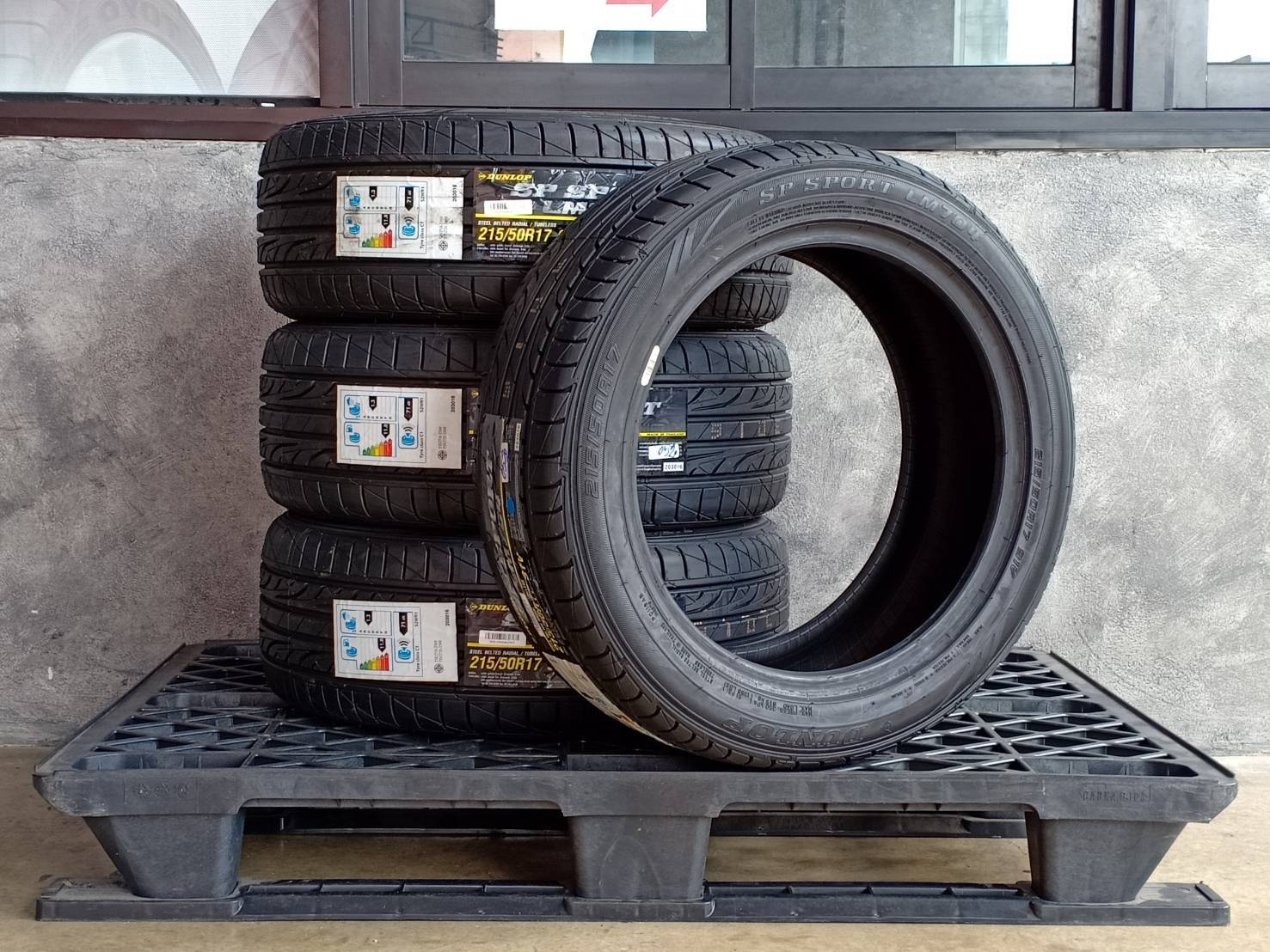 DUNLOP 215/50R17 SP SPORT LM704 91V MADE IN THAILAND