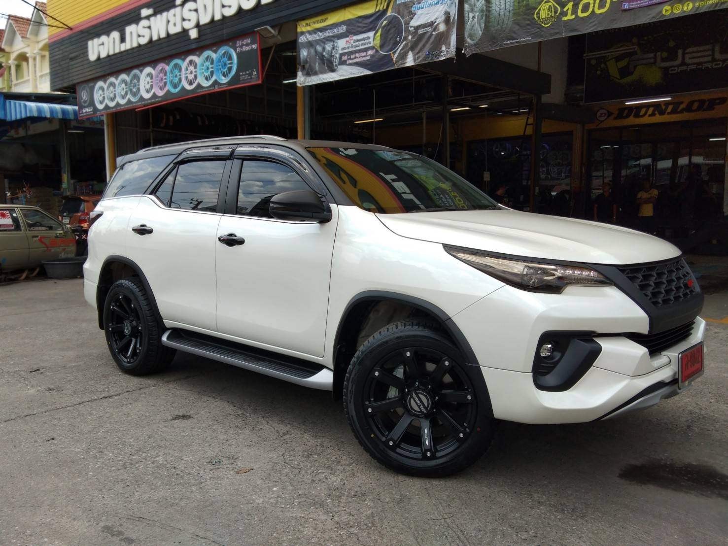 ล้อแท้ MICKEY THOMPSON ROUSH ขอบ20