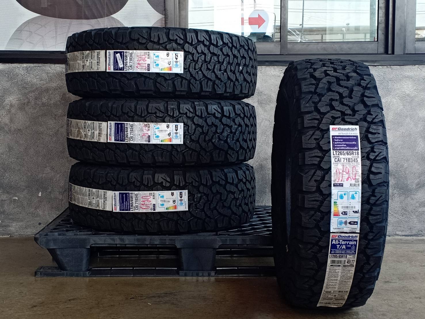 BF-GOODRICH 265/65R18 ALL TERRAIN T/A KO2 117/114R 8PR (ตัวหนังสือขาว) MADE IN U.S.A.