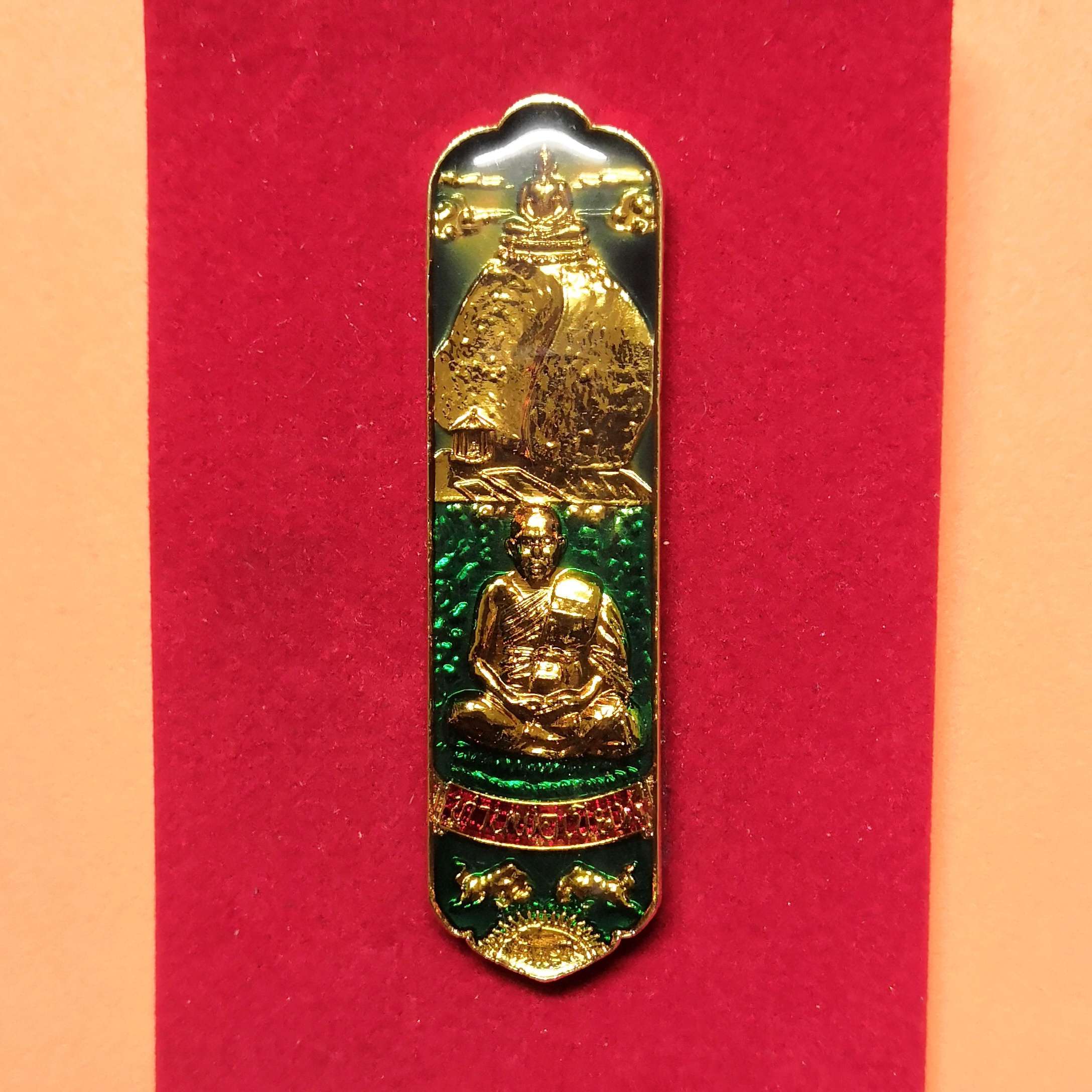 แหนบ รุ่นฉลองอายุ ครบ 79 ปี หลวงพ่อเขียน วัดกะทิง จันทบุรี ปี 2552 ขนาดสูง 5.7 เซน พร้อมกล่องเดิม