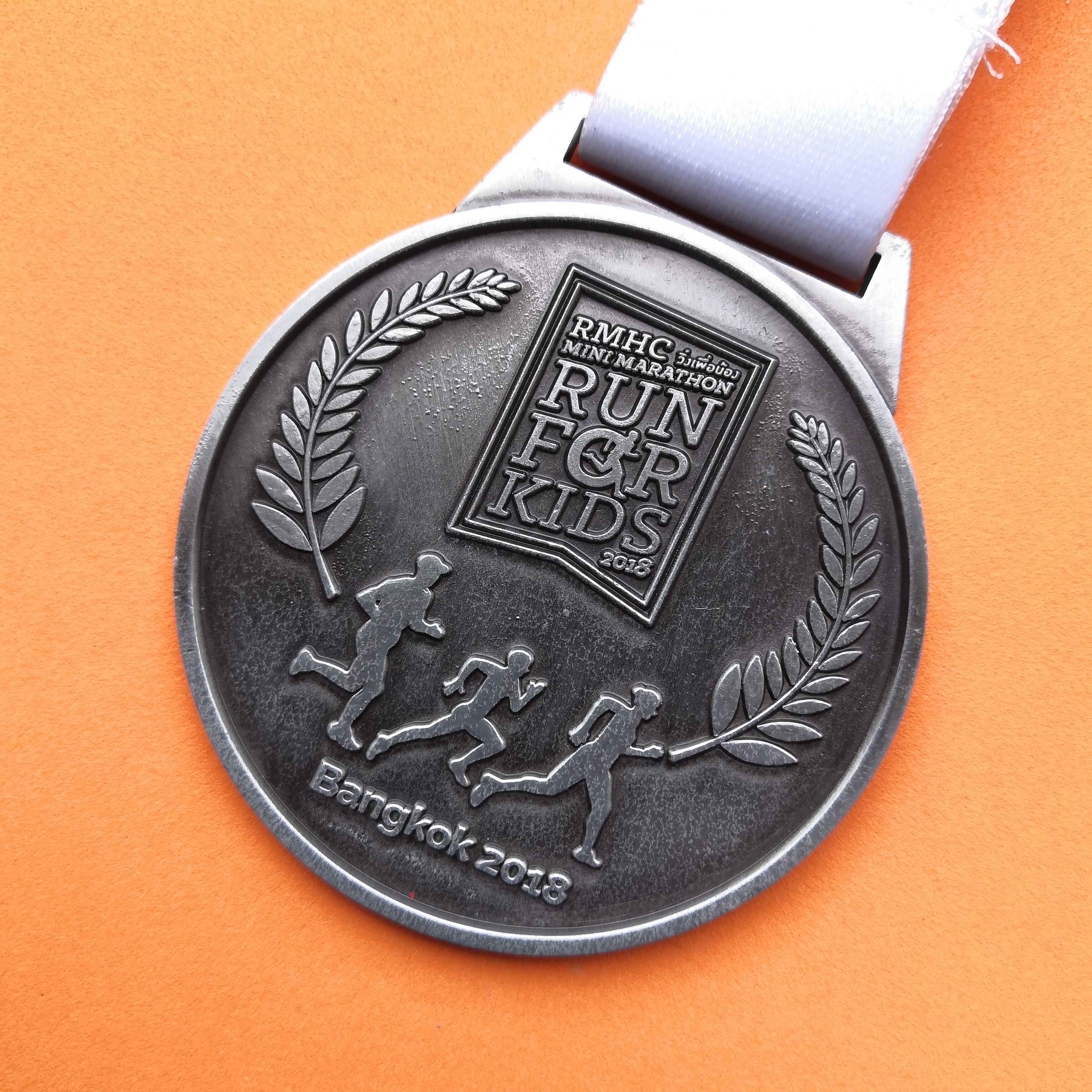 เหรียญ RMHC (มูลนิธิ โรนัลด์ แมคโดนัลด์ เฮาส์) วิ่งเพื่อน้อง MINI MARATHON Bangkok 2018 เหรียญโลหะ กว้าง 5.9 เซน
