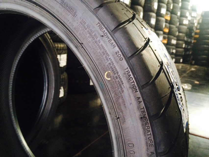 TOYO R1R 225/40-18 เส้น 5500 ปกติ 8500