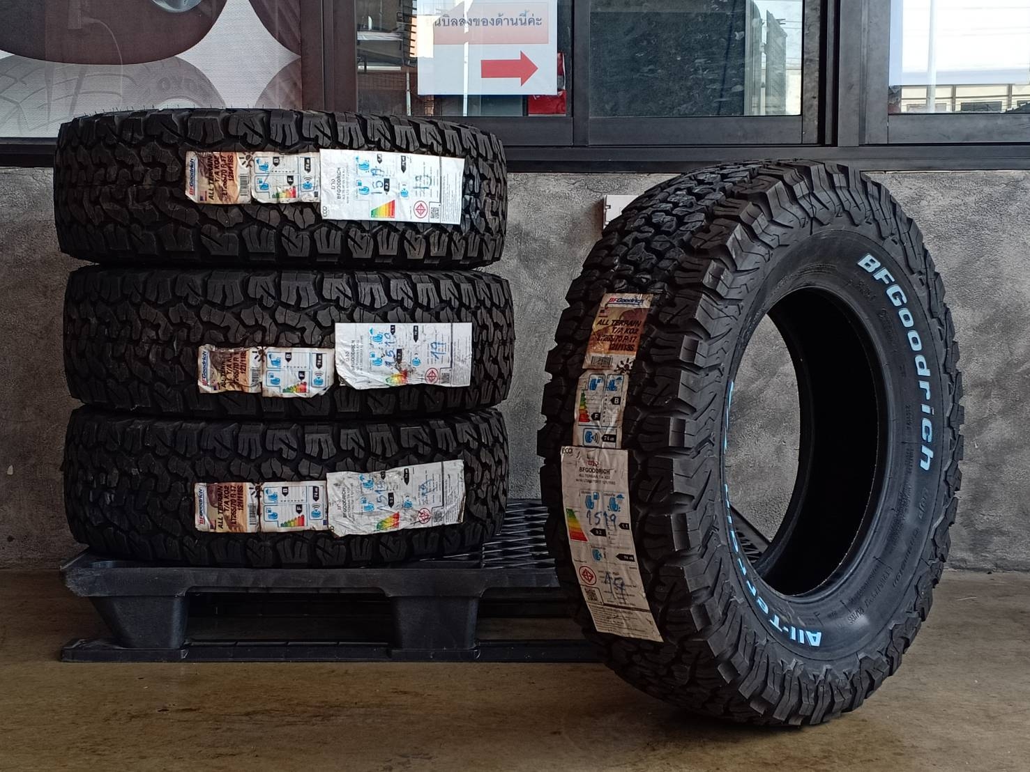 BF-GOODRICH 265/70R17 ALL TERRAIN T/A KO2 121/118S 10PR (ตัวหนังสือขาว) MADE IN U.S.A.