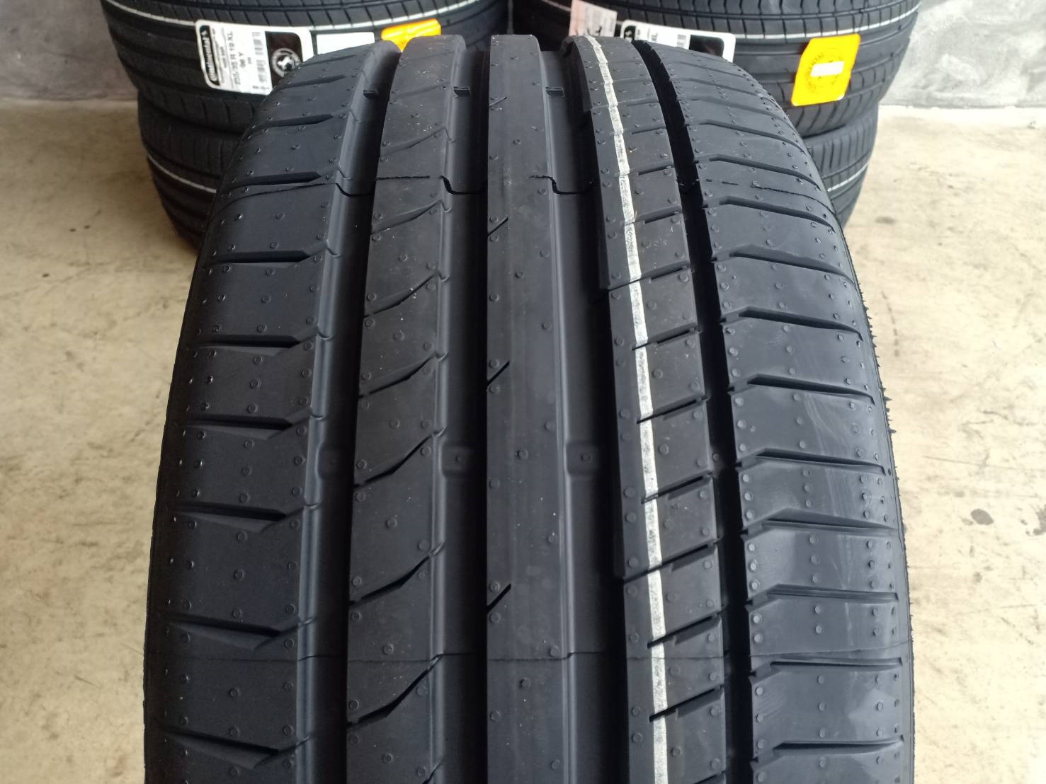 CONTINENTAL CSC5 SSR 255/35-19 เส้น 10000 ปกติ 16000