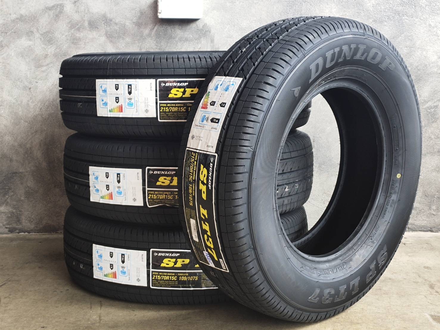DUNLOP SP LT37 215/70R15C 109/107S Y:1620 THAILAND