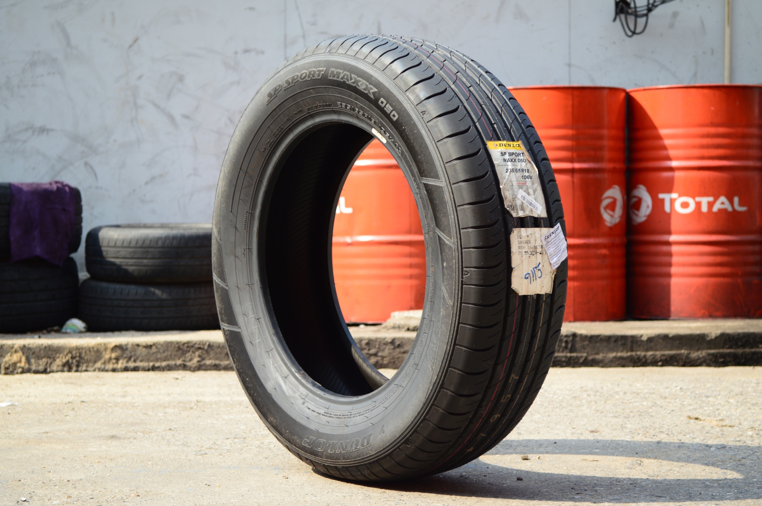 DUNLOP SP SPORT MAXX050+ 235/65R18 ปี16 ขาย 4500 ปกติ 9800