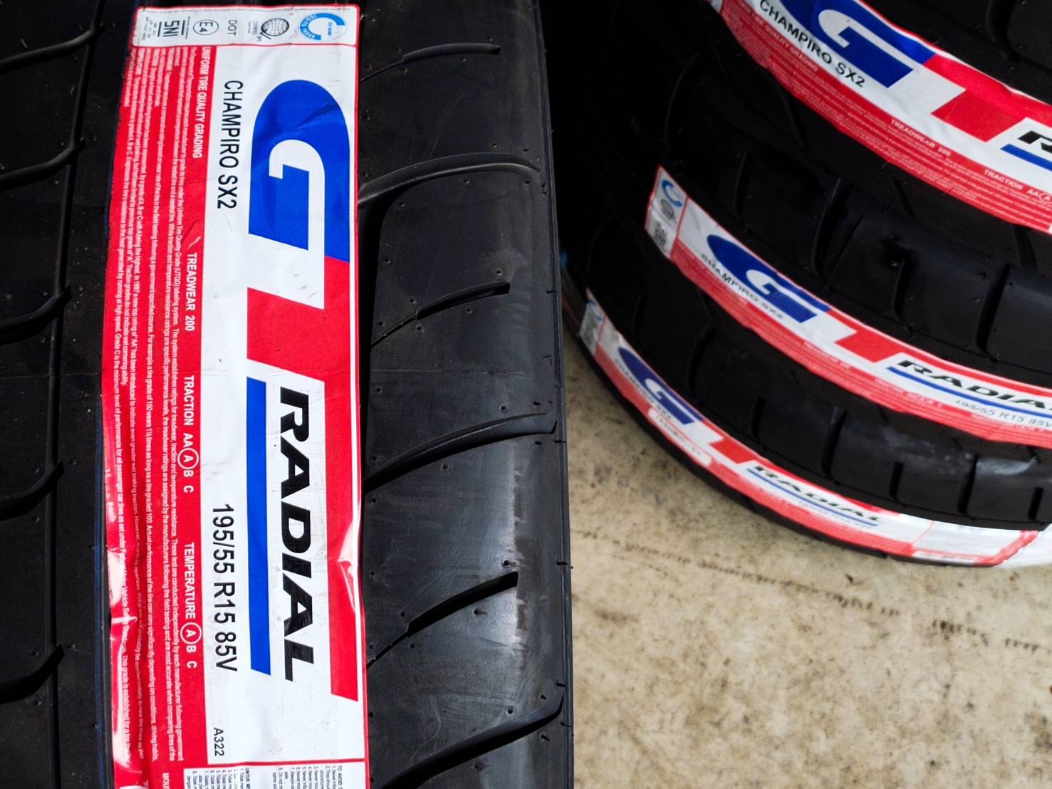 GTRADIAL CHAMPIRO SX2 195/55R15