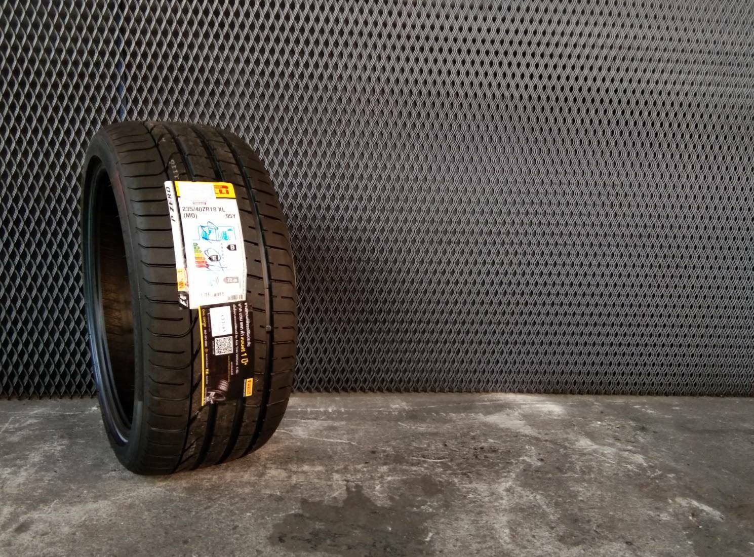 PIRELLI P-ZERO 235/40-18 เส้น 9250 ปกติ 11500 ปี18