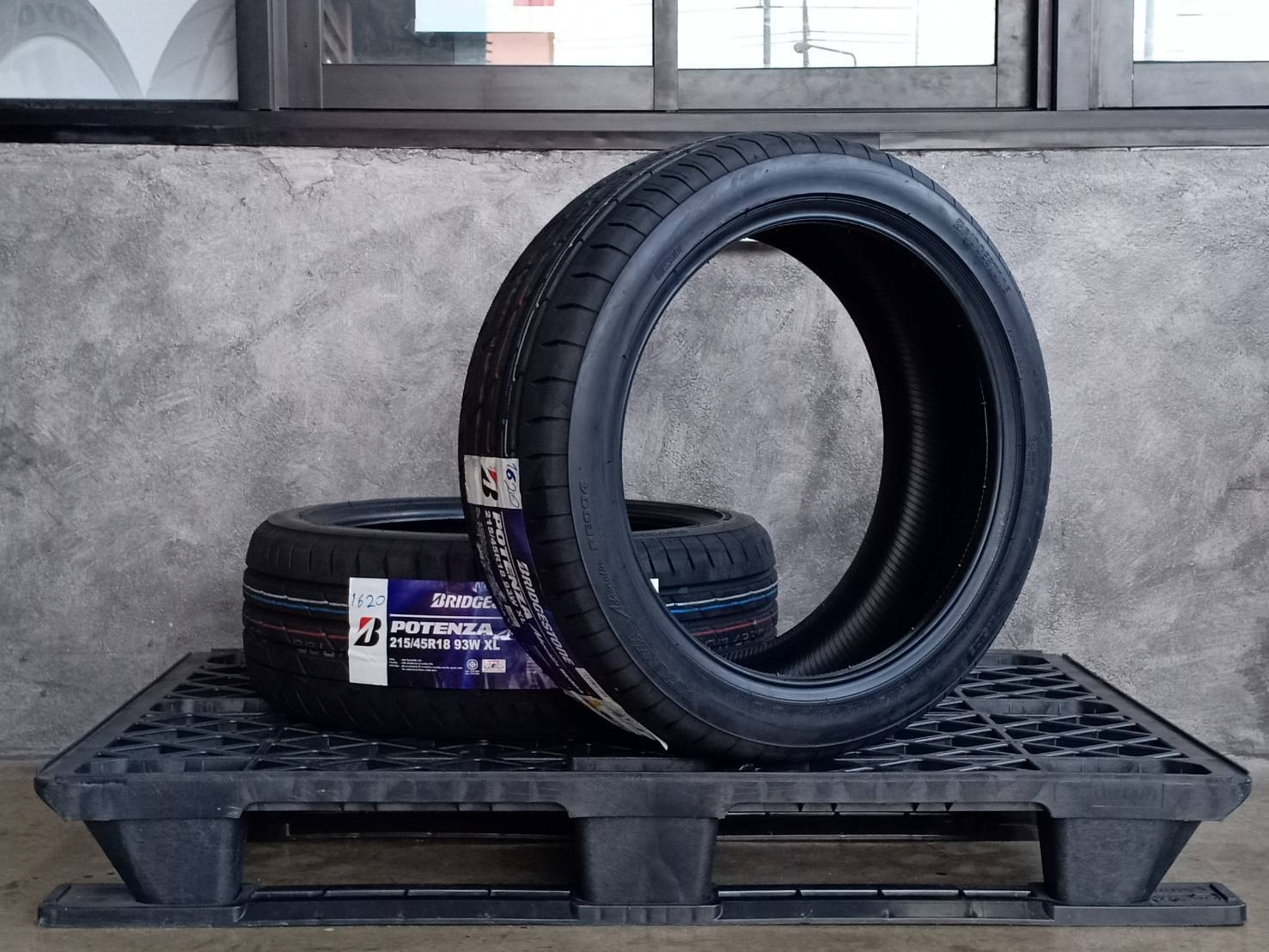 BRIDGESTONE POTENZA RE004 215/45R18 93W XL THAILAND