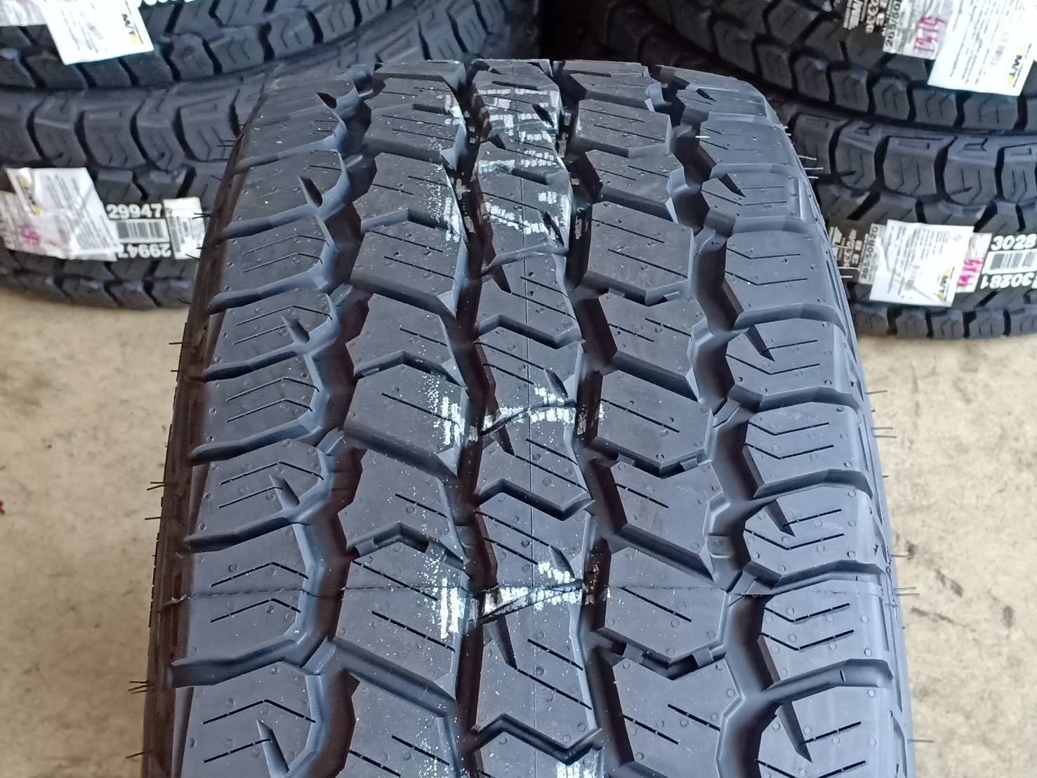 ยางใหม่ MICKEY THOMPSON DEEGAN38AT 265/50-20 ปี19 ซื้อครบ4เส้น รับส่วนลดทันที1000 บาท