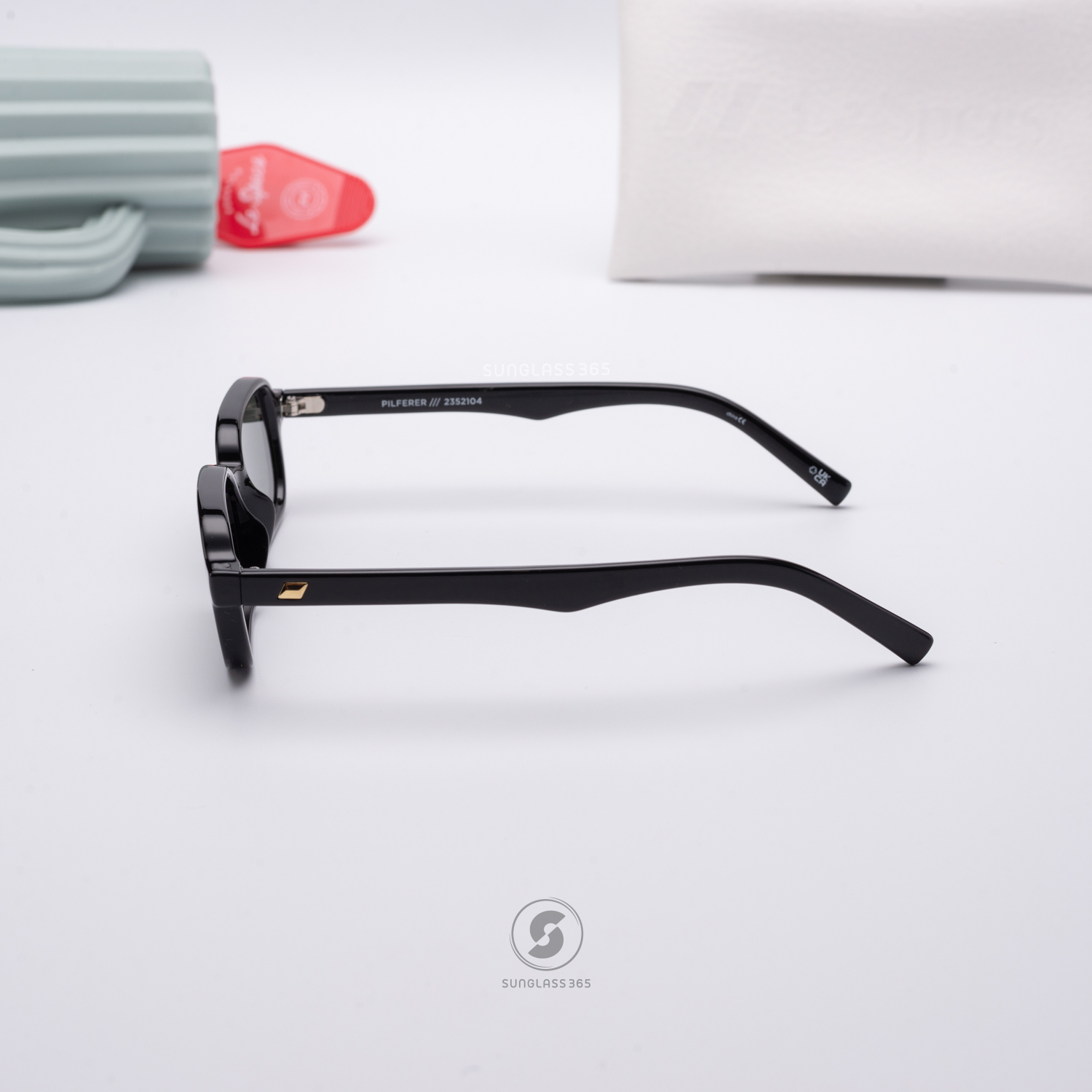 แว่นกันแดด Le Specs LSP2352104 PILFERER Black