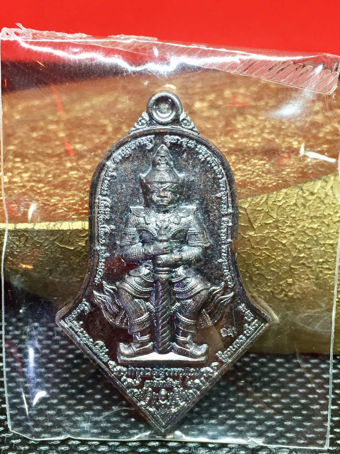 เมตตาศิษย์ เนื้อทองแดงรมดำโบราณ ลุ้นเลขสวย