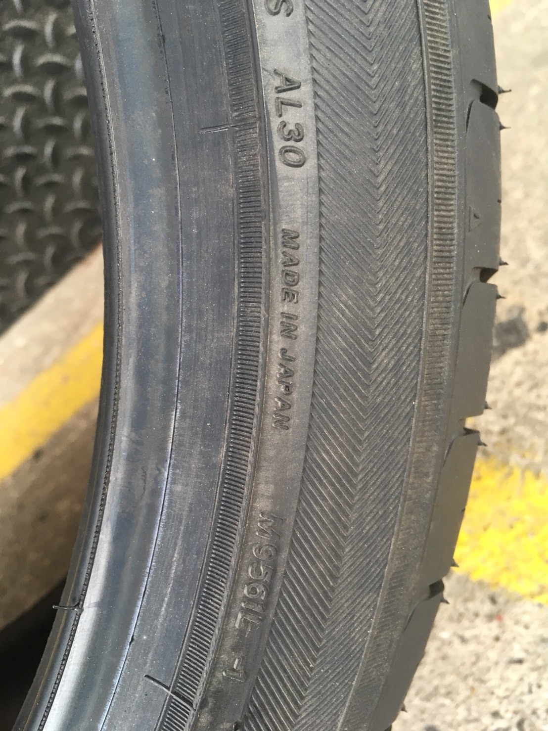 YOKOHAMA ALLIANCE 225-40-18 เส้น 3900 ปกติ 6500 ปี18