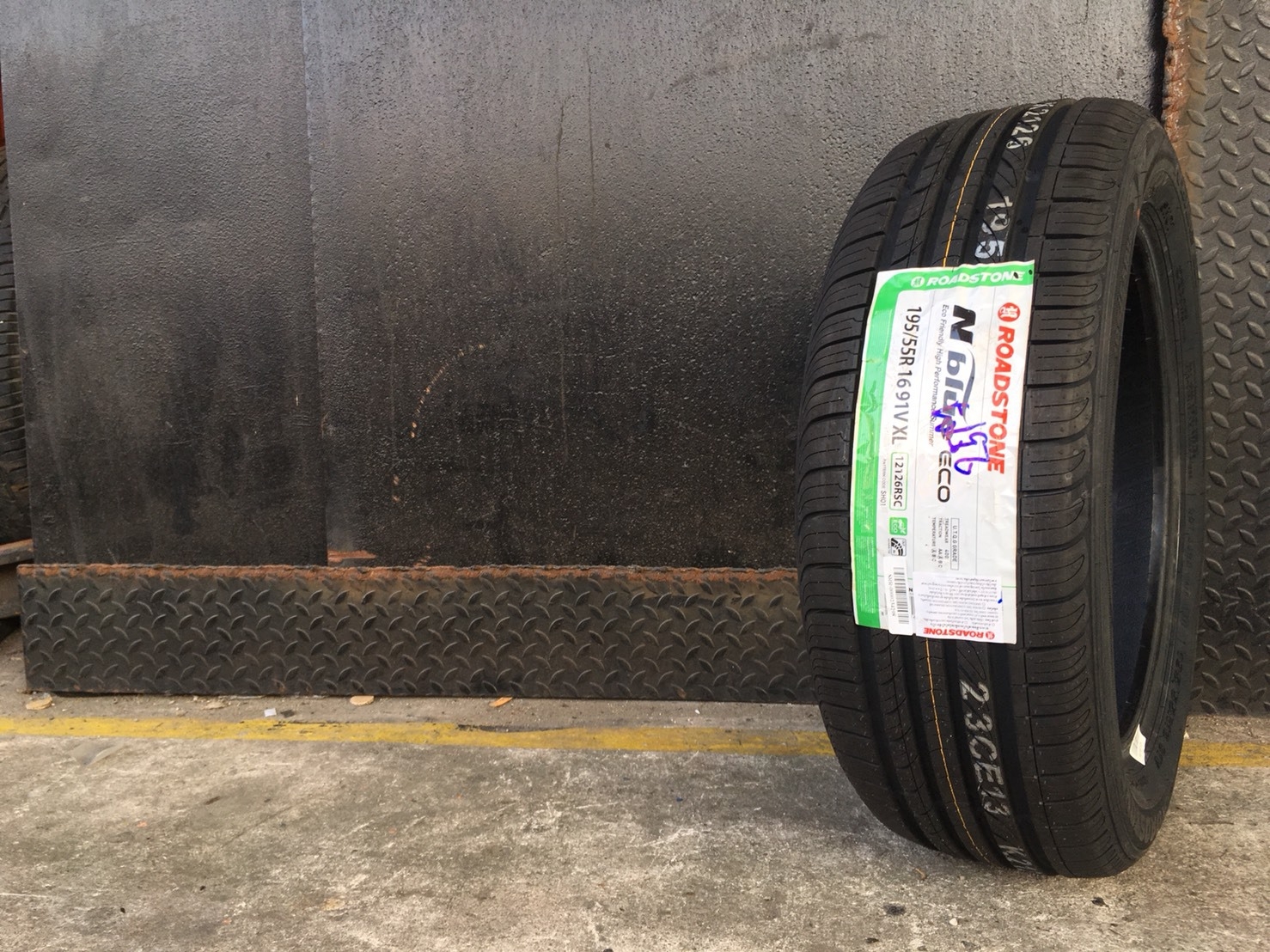 ROADSTONE N NLUE ECO 195/55R16 เส้น 2250 ปี17