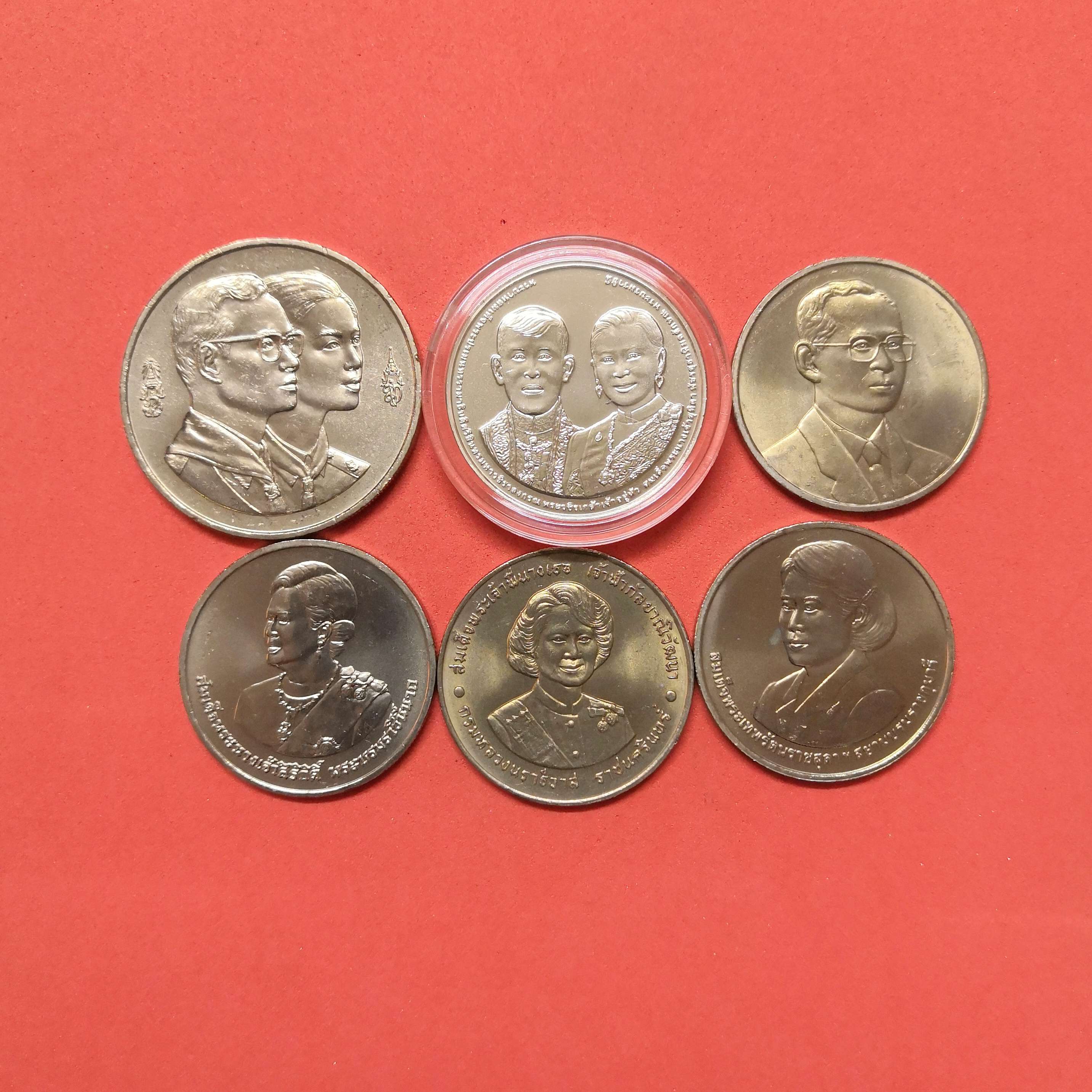 ชุดเหรียญกษาปณ์ 9 ทศวรรษ ใต้ร่มพระบารมี งานกาชาด ประจำปี 2565 (เหรียญ 100 บาท + 20 บาท รวม 6 เหรียญ)