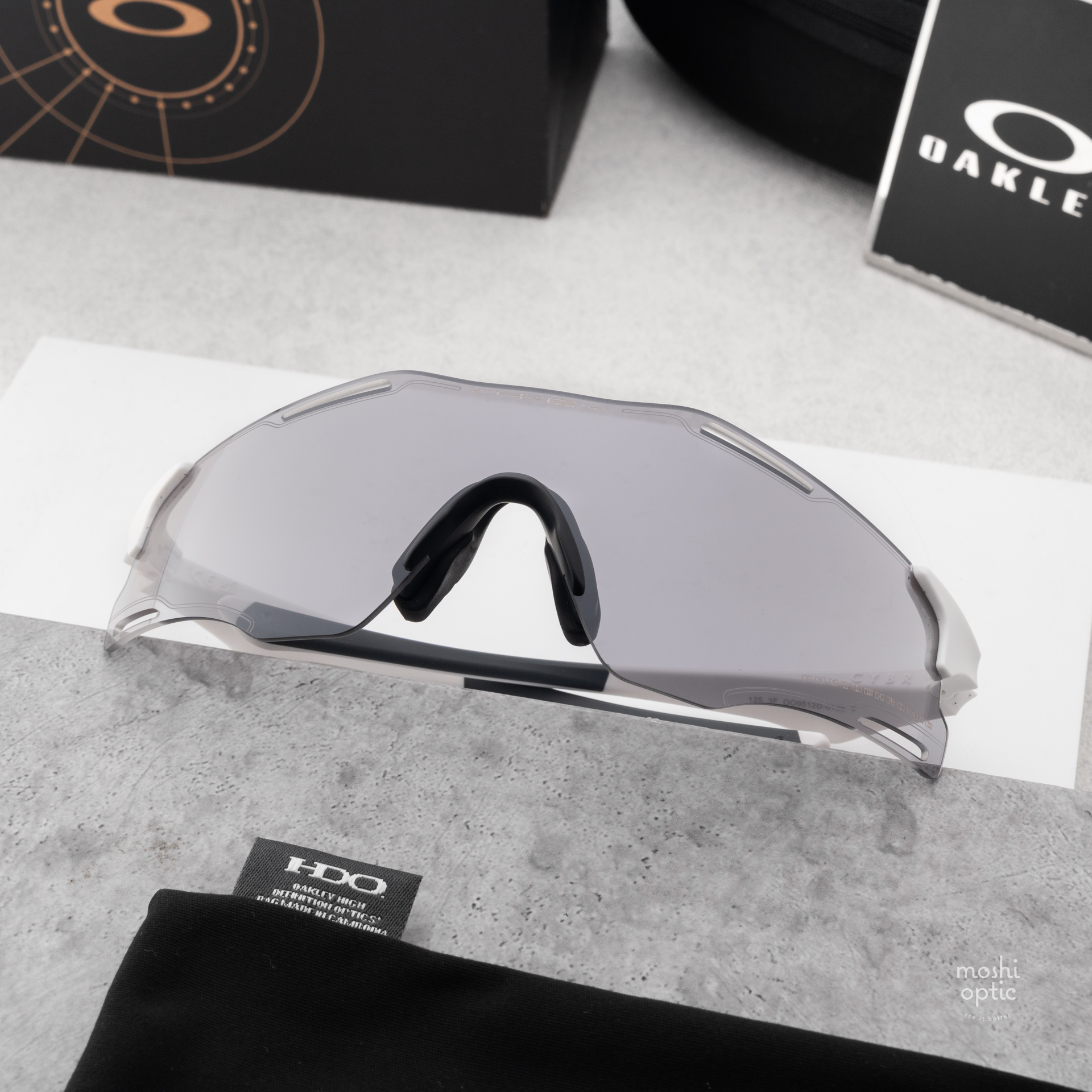 Oakley OO9512D-01 Cybr Zero Matte White Clear to Black Iridium Photochromic