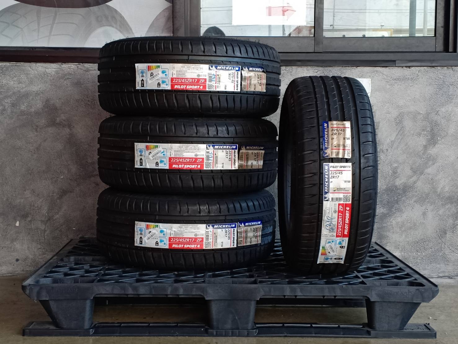 MICHELIN 225/45ZR17 PILOT SPORT 4ZP RUNFLAT ราคาถูก