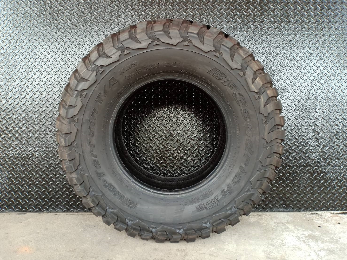 BF GOODRICH KM3 ราคาพิเศษ