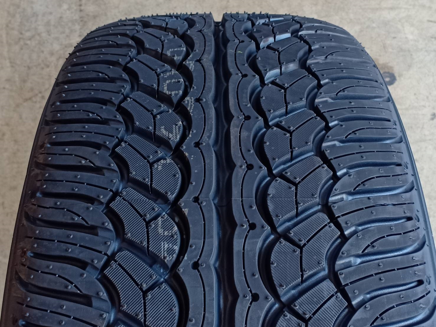 ยางใหม่ YOKOHAMA PARADA 255/45-20 ราคาพิเศษ