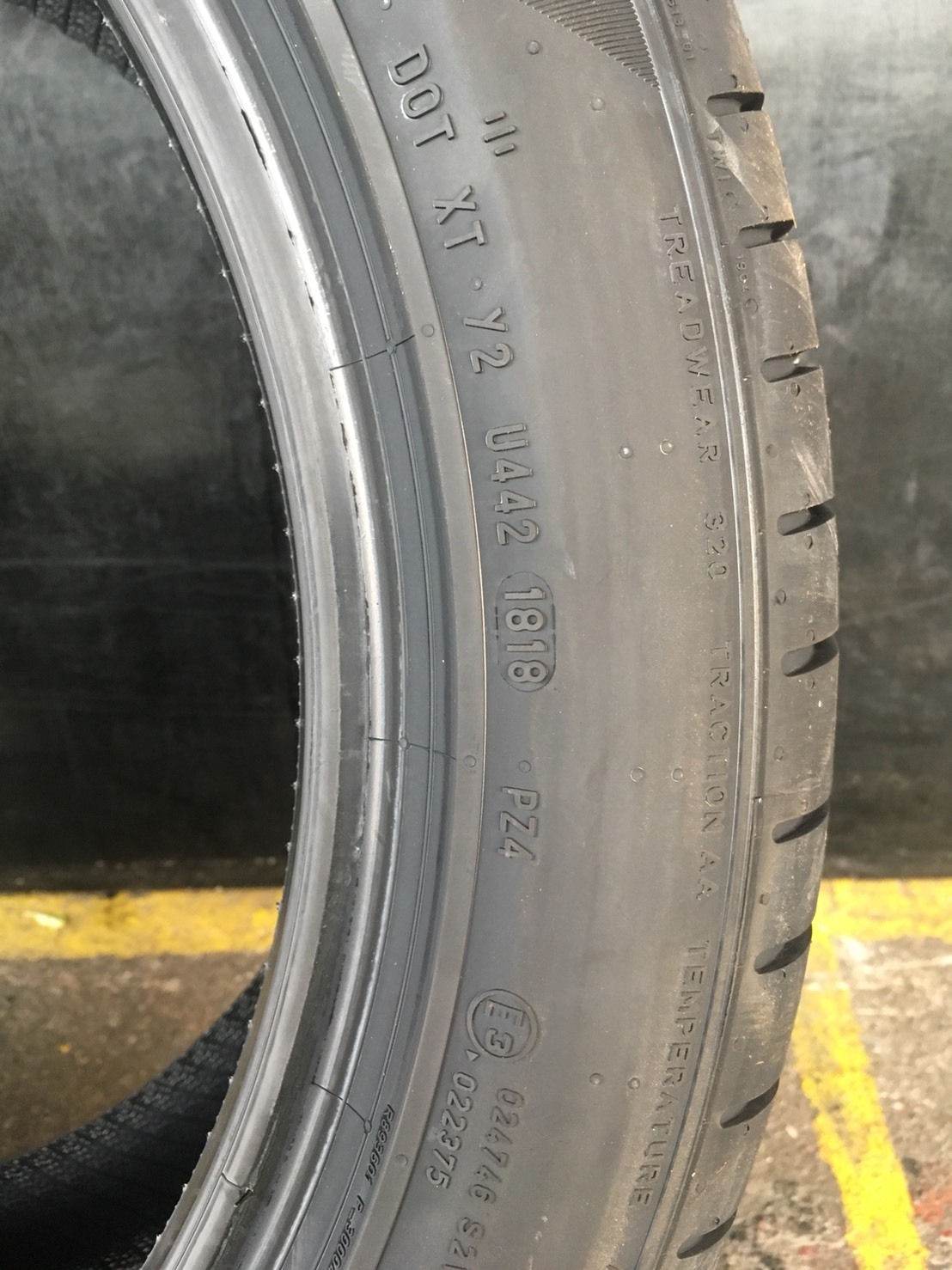 PIRELLI PZERO RFT (PZ4) 275/40-19 เส้น 13800 ปกติ 16800