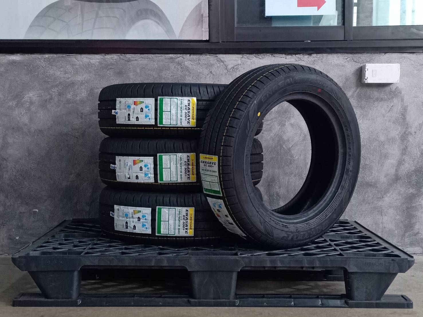 DUNLOP 185/60R15 ENASAVE EC 300+ 84H MADE IN THAILAND