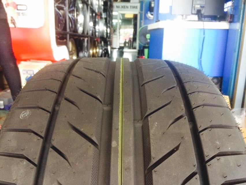 ยางACHILLES 305/30-18 ราคาถูก มีของเลย