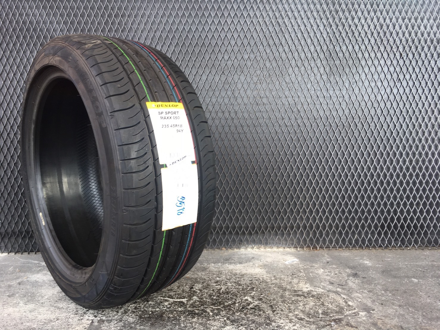 DUNLOP SPORTMAXX050+ 235/45-18 ยางใหม่ ราคาถูก