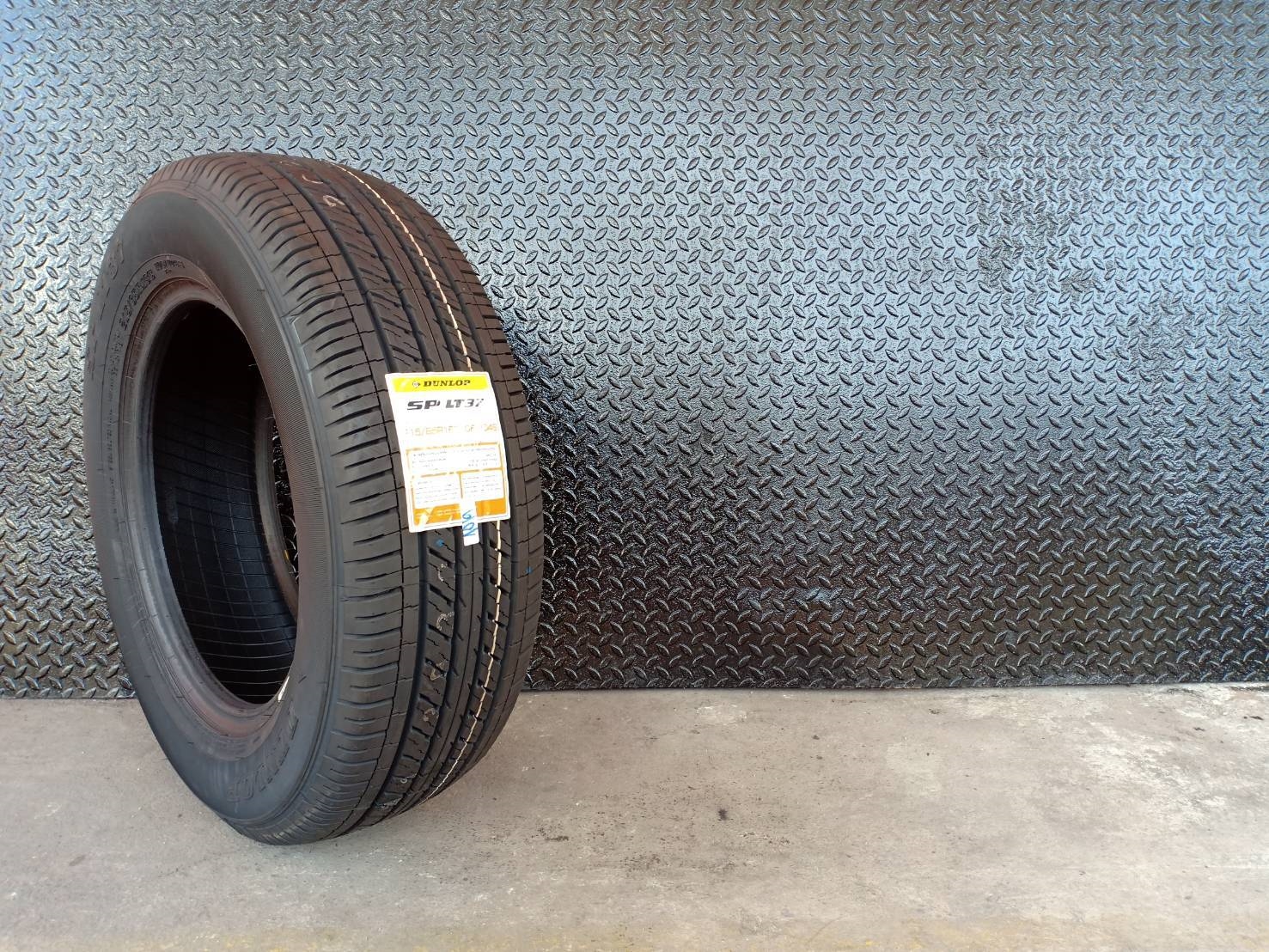 DUNLOP 215/65R16 SP LT37 ราคาส่ง