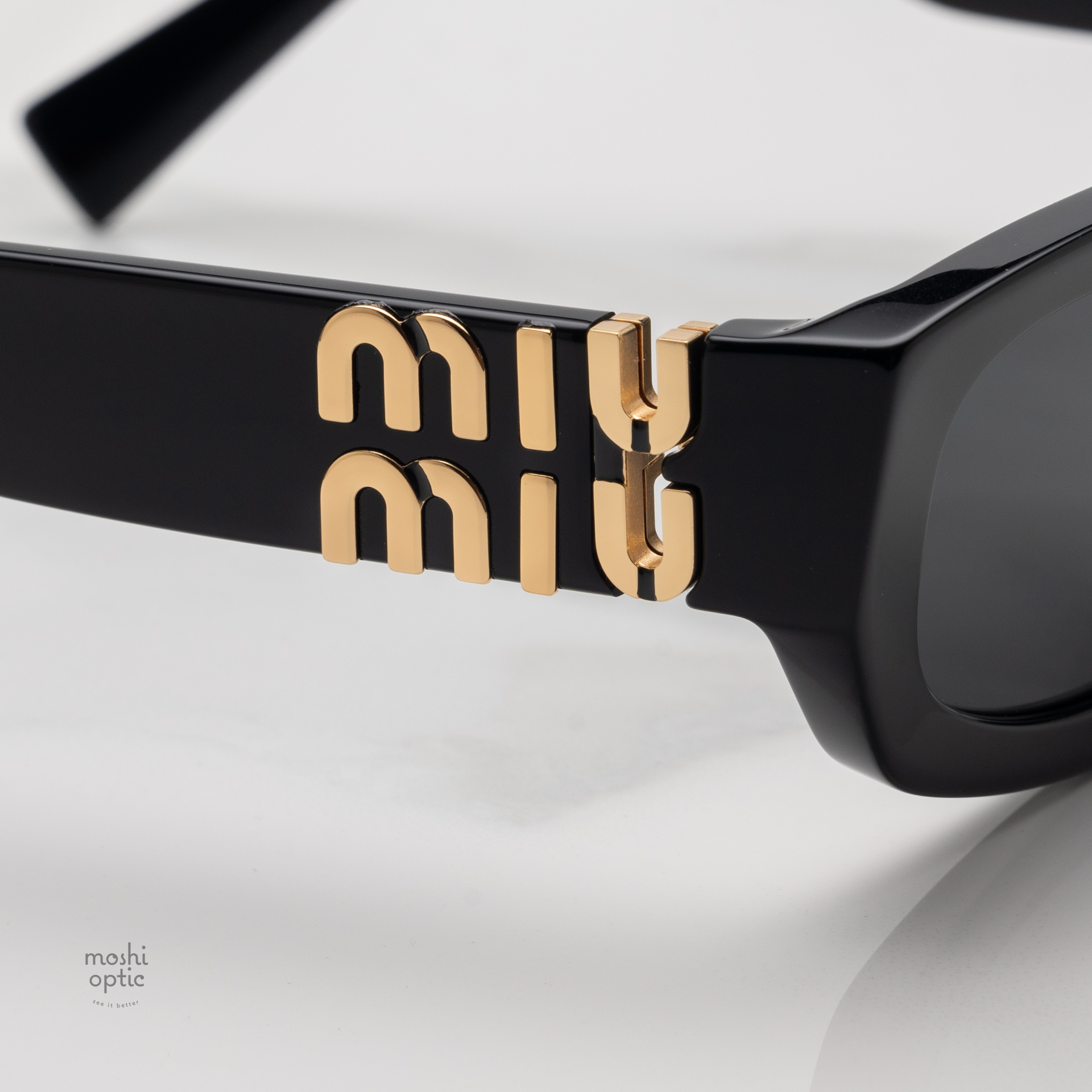 แว่นกันแดด Miu Miu MUB04SF 16K08Z