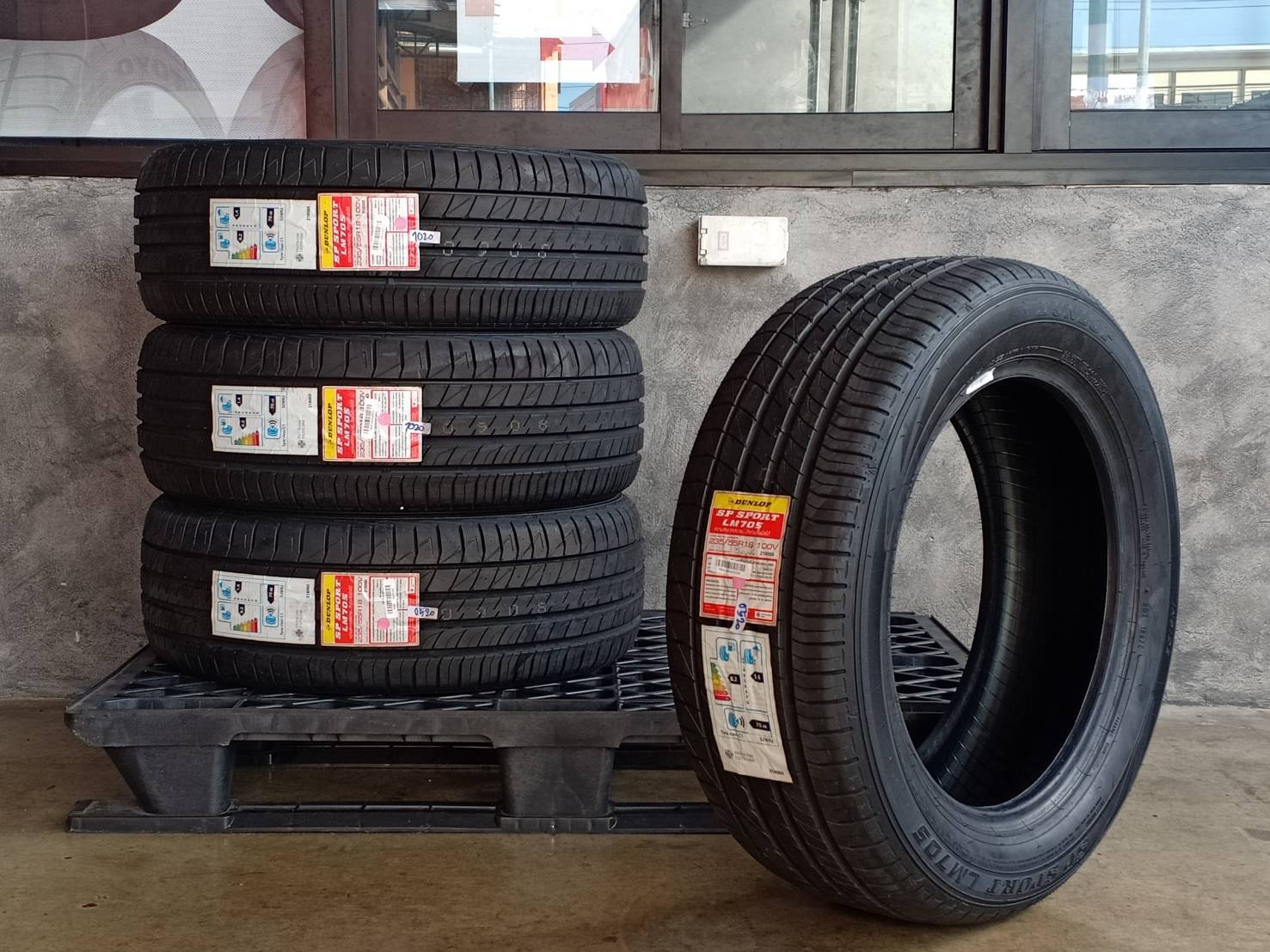 DUNLOP SP SPORT LM705 235/55R18 ปี20