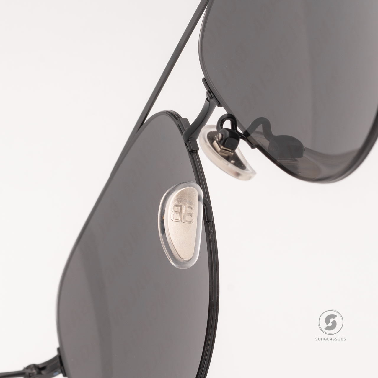 แว่นกันแดด Balenciaga Invisible Aviator BB0013S 010