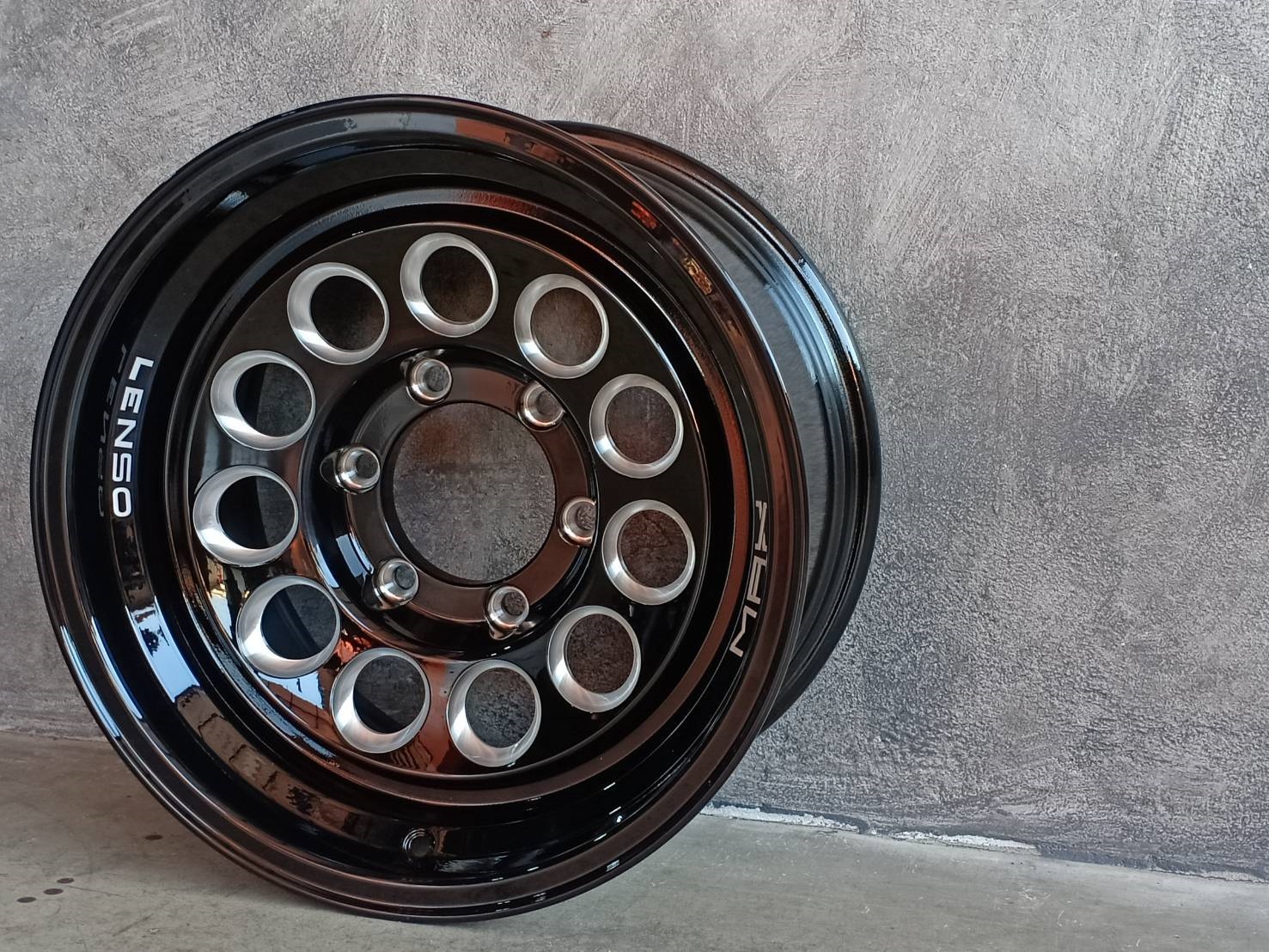 MAX-8 16X8.5 6X139.7 +00 106 BKWA