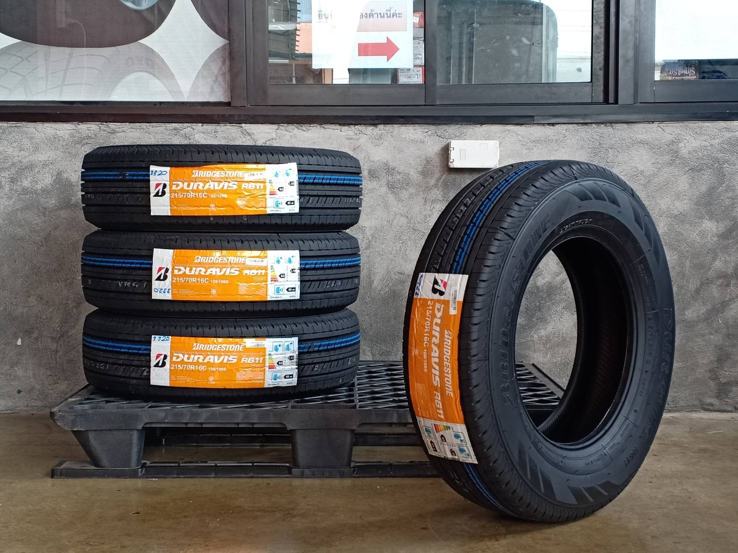 BRIDGESTONE 215/70R16 DURAVIS R611 108/106S MADE IN THAILAND