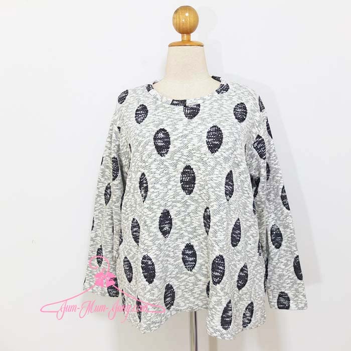 *อกฟรีไซส์52-54นิ้ว*เสื้อสเวตเเตอร์คนอ้วนผ้าไหมพรมสีขาวลายจุดสีดำ สวยน่ารักมากๆค่ะ