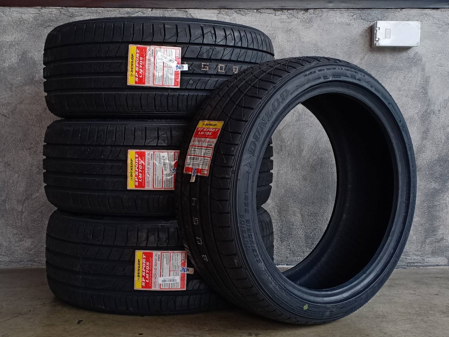 ยาง DUNLOP SP SPORT LM705 225/40R18 ปี19 สัปดาปรายปี