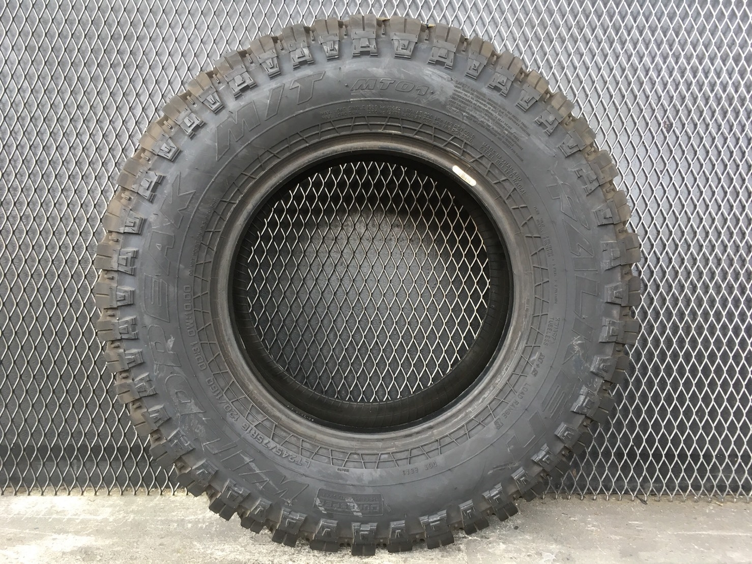 FALKEN MT01 245/75-16 ราคาพิเศษ