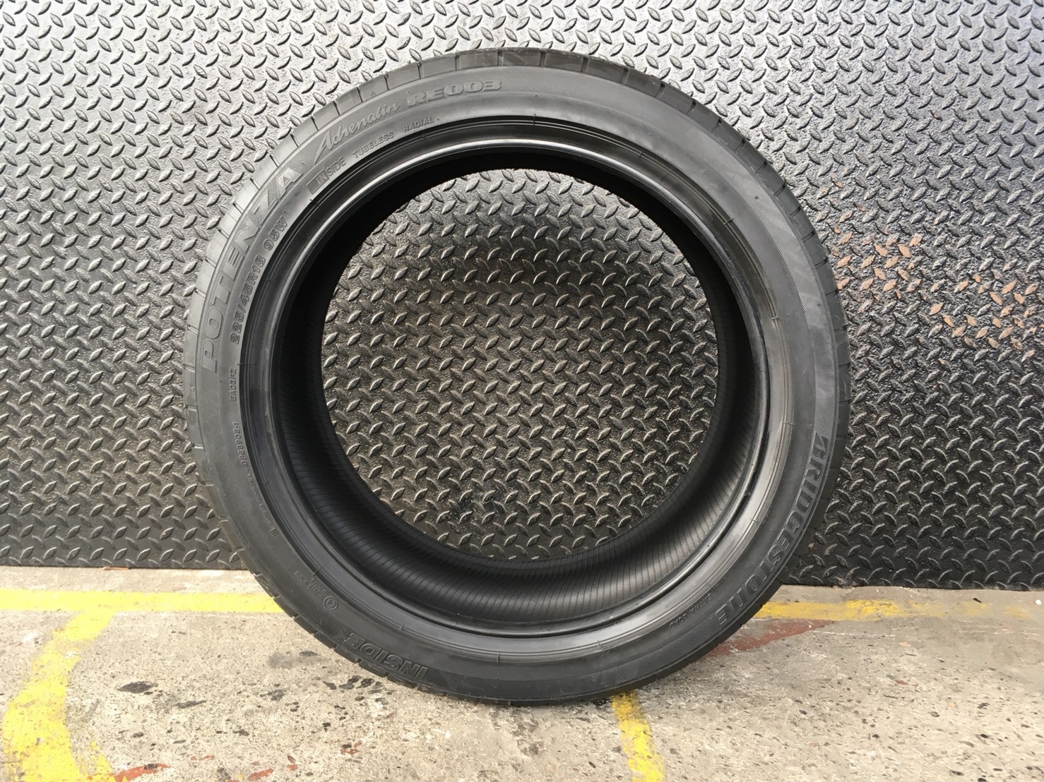 BRIDGESTONE POTENZA RE003 225-45-18 เส้น 6800บาท