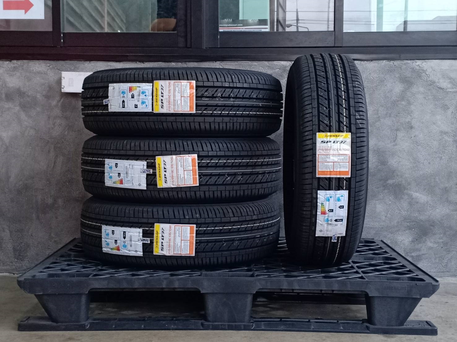 ยาง DUNLOP SP LT37 215/65R16 ปี19 ผลิตปรายปี