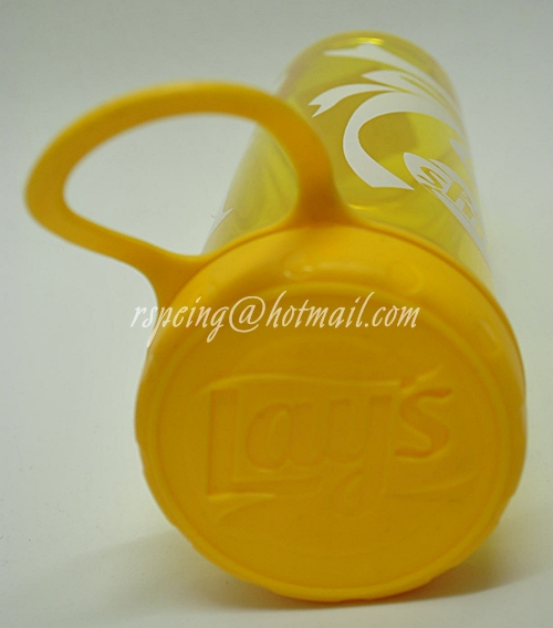 กระบอกน้ำใสสีเหลืองมีลาย Lay's